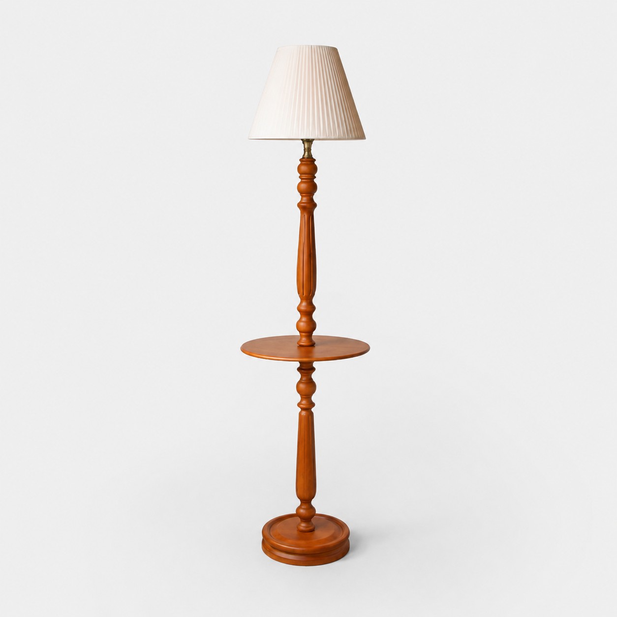 Vintage Stehlampe aus Massivholz mit optionalem Beistelltisch