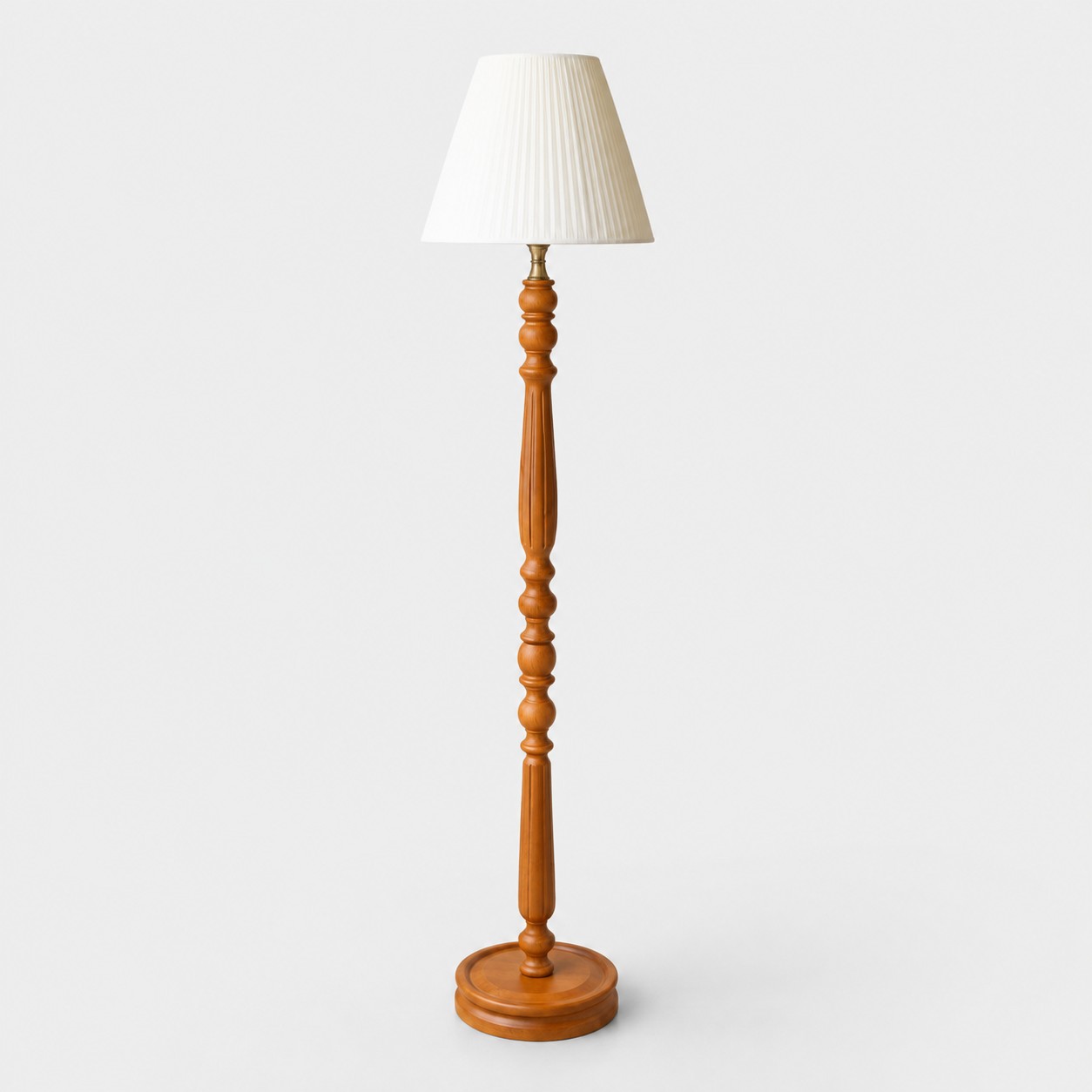 Vintage Stehlampe aus Massivholz mit optionalem Beistelltisch