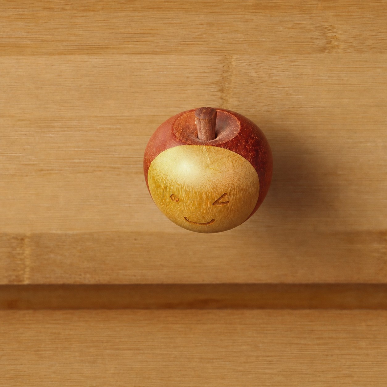 Maniglie artigianali in legno a forma di frutta per mobili