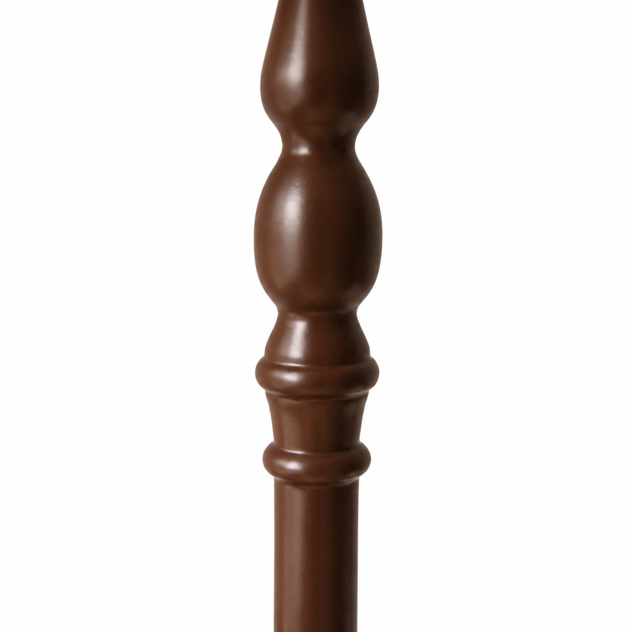 Lampada da terra vintage con paralume in tessuto e base in legno tornito.