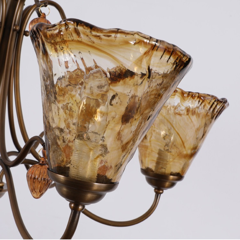 Aufw&auml;rts gerichteter bernsteinfarbener Tulpen-Kronleuchter aus Glas und Metall