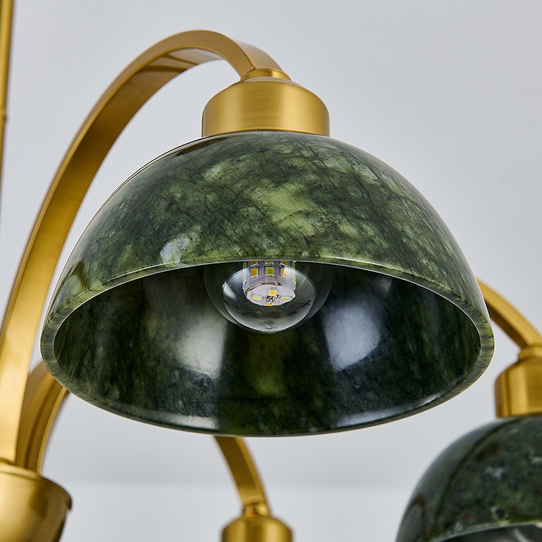 Kronleuchter aus gr&uuml;nem Jade mit geschwungenem Kuppelrand