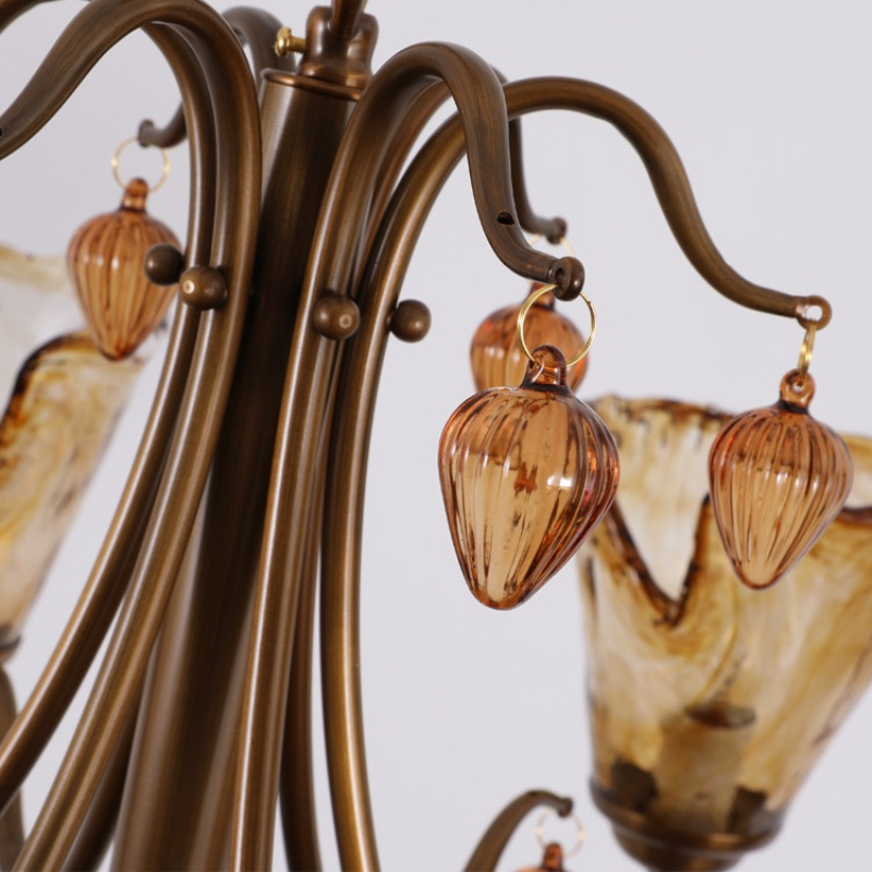 Aufw&auml;rts gerichteter bernsteinfarbener Tulpen-Kronleuchter aus Glas und Metall
