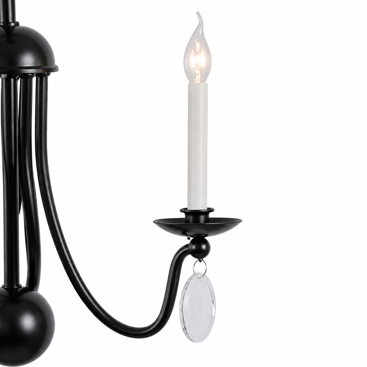 Lustre d'escalier &agrave; plusieurs niveaux avec bougies noires