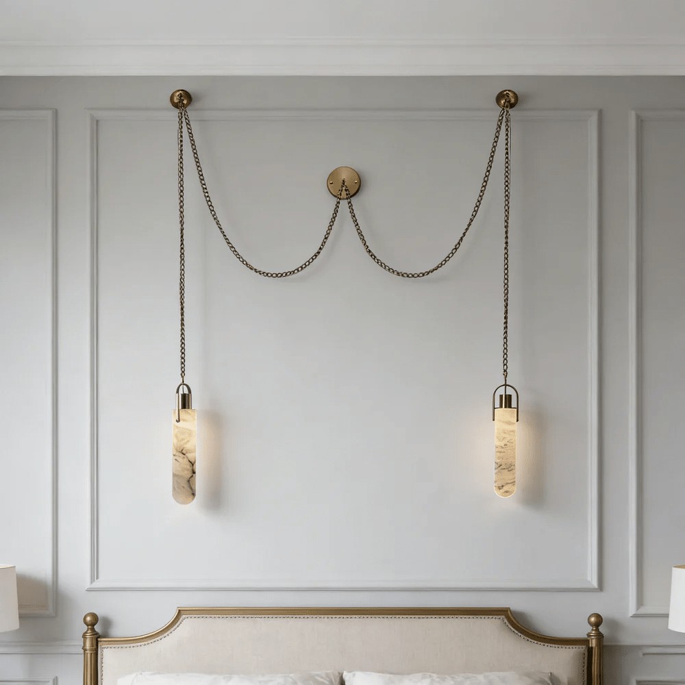 Lustre c&acirc;bl&eacute; en alb&acirc;tre sculpt&eacute;