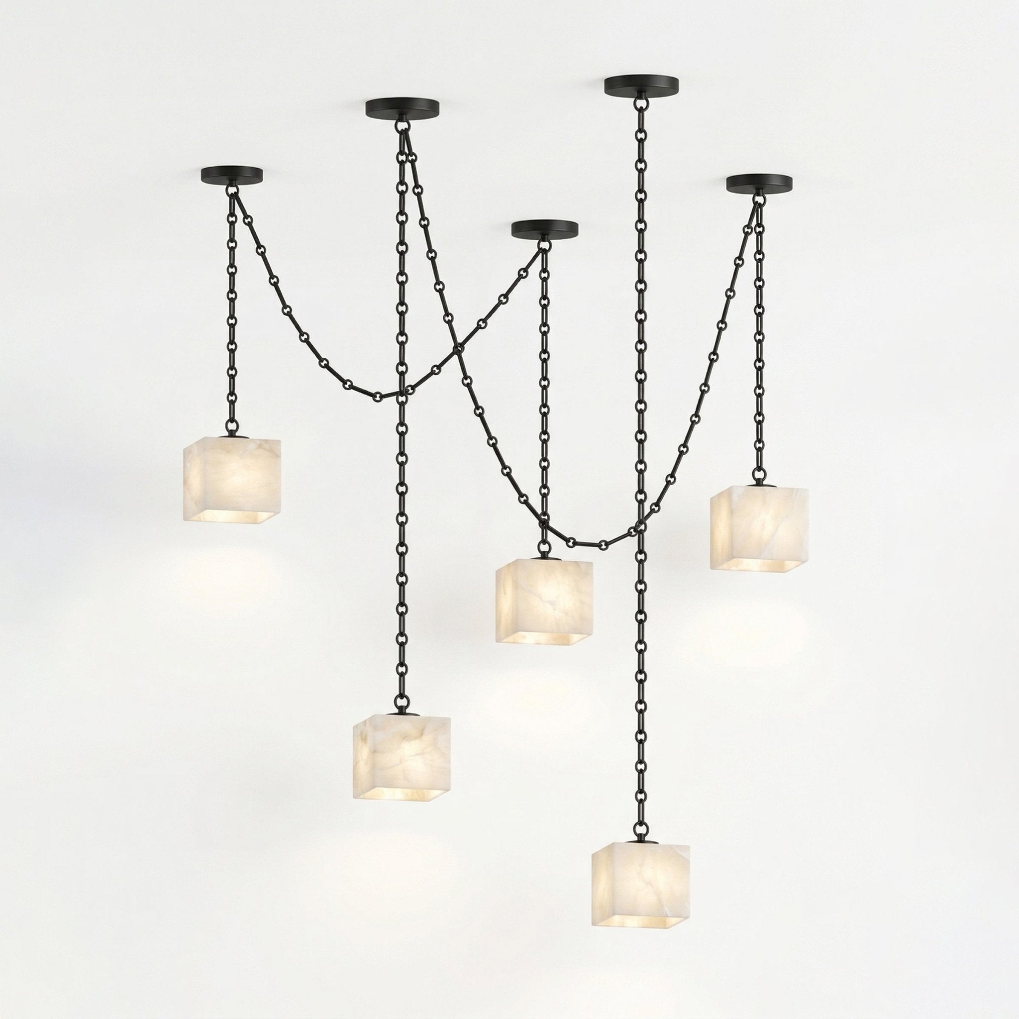 Mat albasten kroonluchter met meerdere lampen, vast aangesloten.