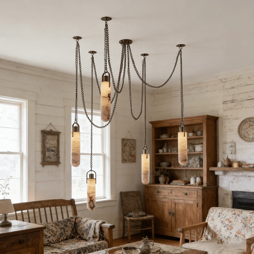 Lustre c&acirc;bl&eacute; en alb&acirc;tre sculpt&eacute;
