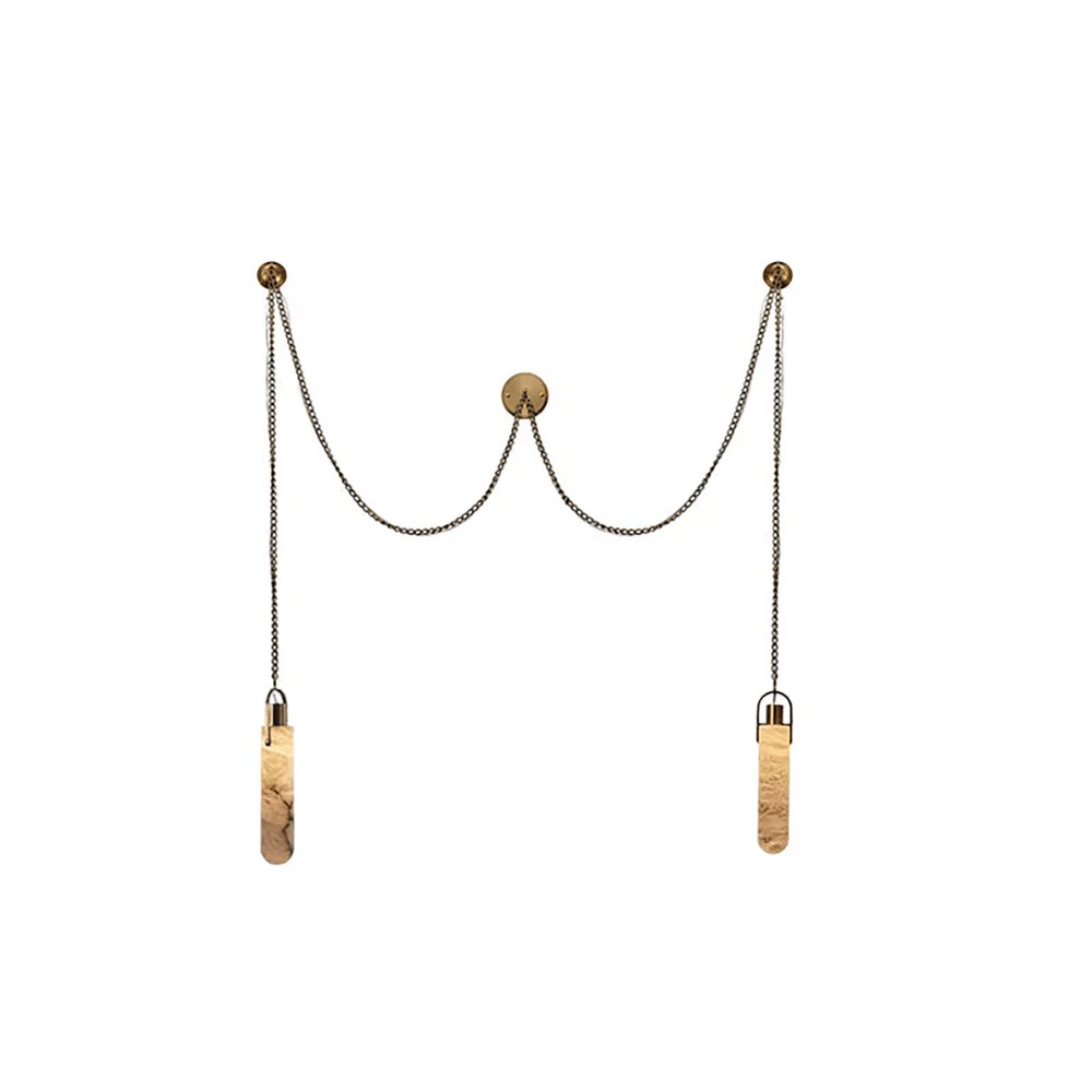 Lustre c&acirc;bl&eacute; en alb&acirc;tre sculpt&eacute;
