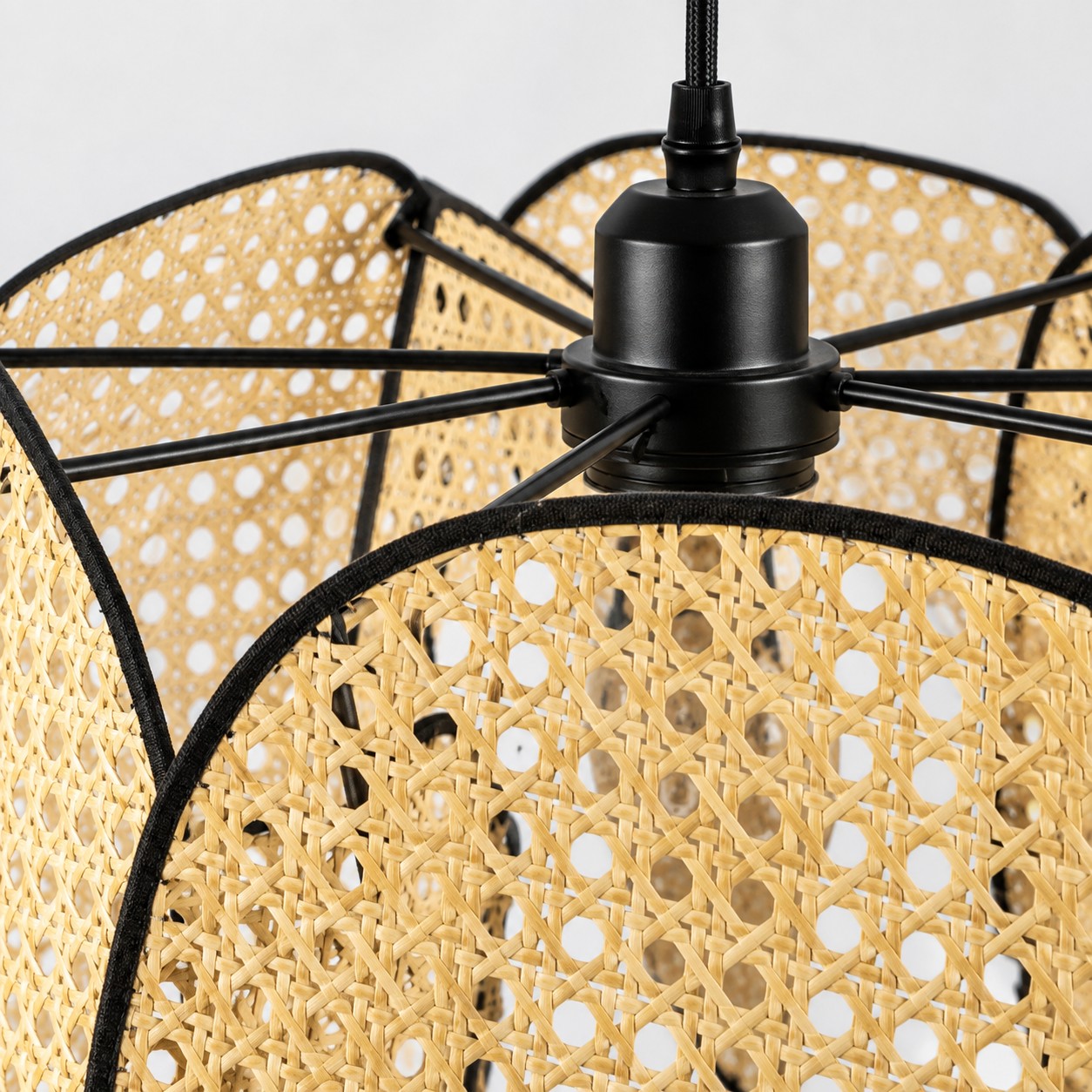 Lampadario in rattan a strati con cavo di collegamento