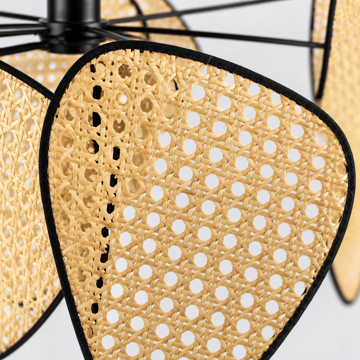 Lampadario in rattan a strati con cavo di collegamento